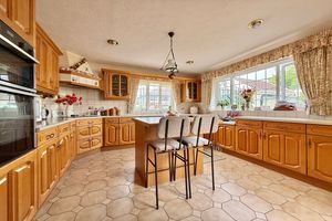 Kitchen/Breakfast Room- click for photo gallery